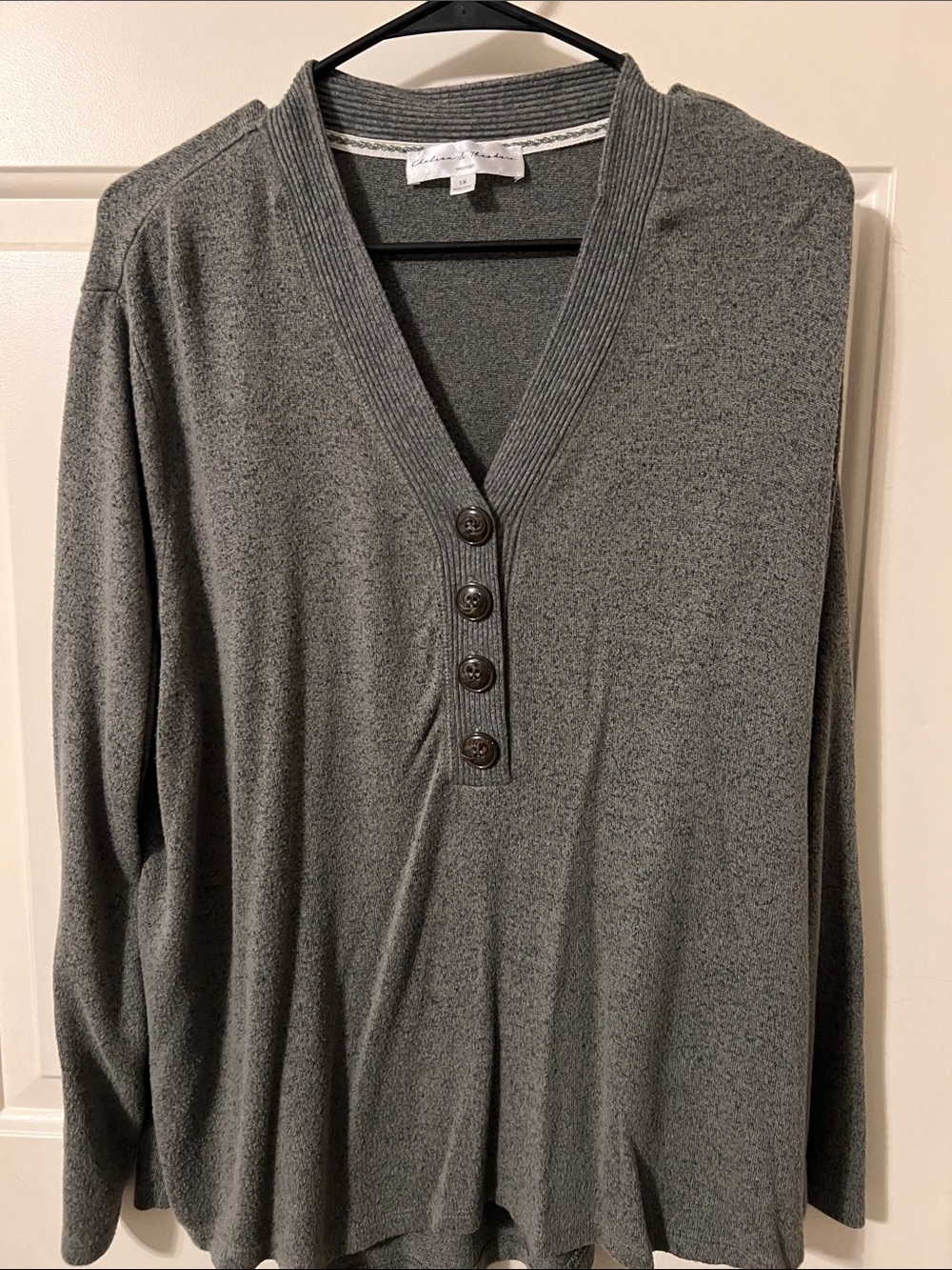 Chelsea & Theodore Women's Gray V-Neck Button Pullover Sweater